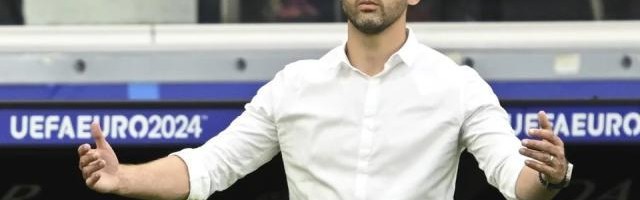 开云官网-比利时主帅：不需要调整卢卡库 多库不应承受痛苦