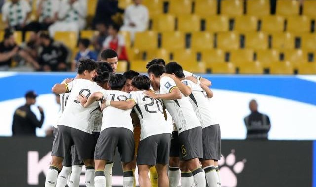 开云体育入口-【台前幕后】深夜开赛影响国足 意外导致塞鸟无机会