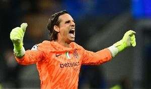 罗马诺：索默今夏离开国米可能性很大，加拉塔萨雷对其有意