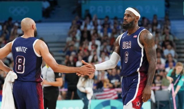 开云体育官网-最稳的还是39岁詹皇！美国男篮真核亮剑秀妙传