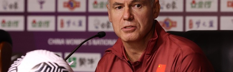 马德兴评中国女足：踢得什么玩意？找个什么乱七八糟的人当主帅