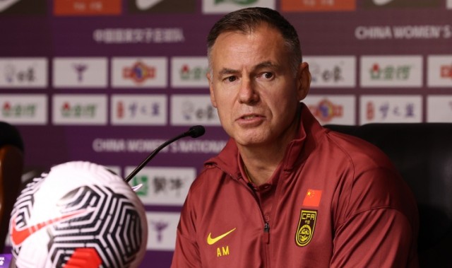 马德兴评中国女足：踢得什么玩意？找个什么乱七八糟的人当主帅