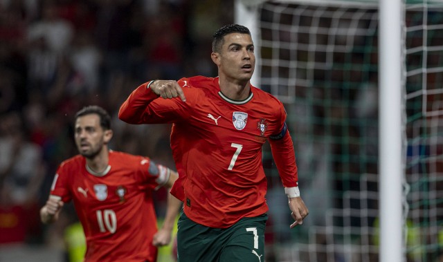 开云-葡萄牙主帅：C罗始终保持追求卓越的专注，他证明年龄只是个数字